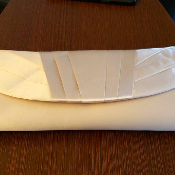 Gunne Sax by Jessica McClintock Pleated Clutch in Champagne - Picture 2 of 7